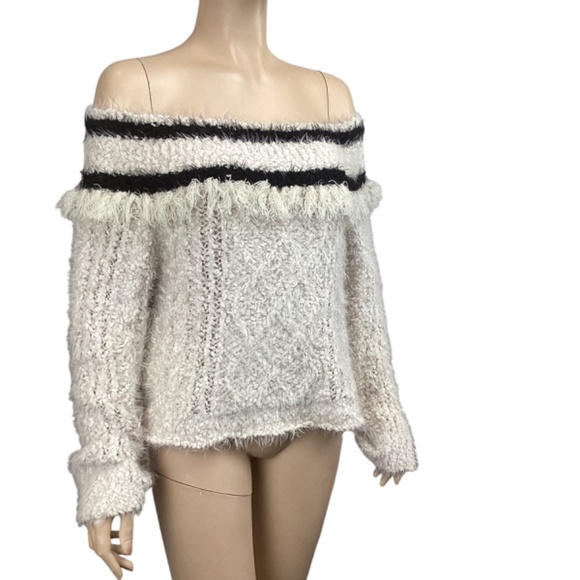 Anthropologie Amadi‎ Fringe Off the Shoulder Sweater size Medium Sooo SOFT!! - Picture 3 of 11